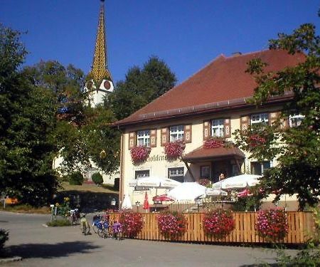 Wilhelmsdorf  Gasthof Zum Goldenen Kreuz מראה חיצוני תמונה