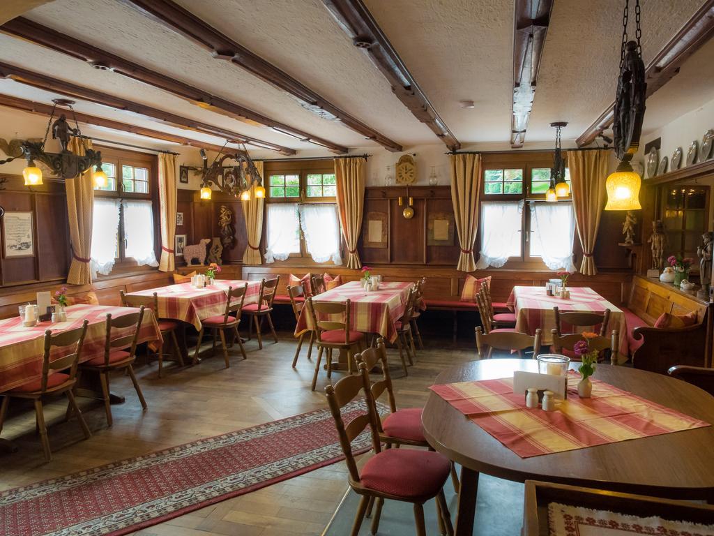 Wilhelmsdorf  Gasthof Zum Goldenen Kreuz מראה חיצוני תמונה