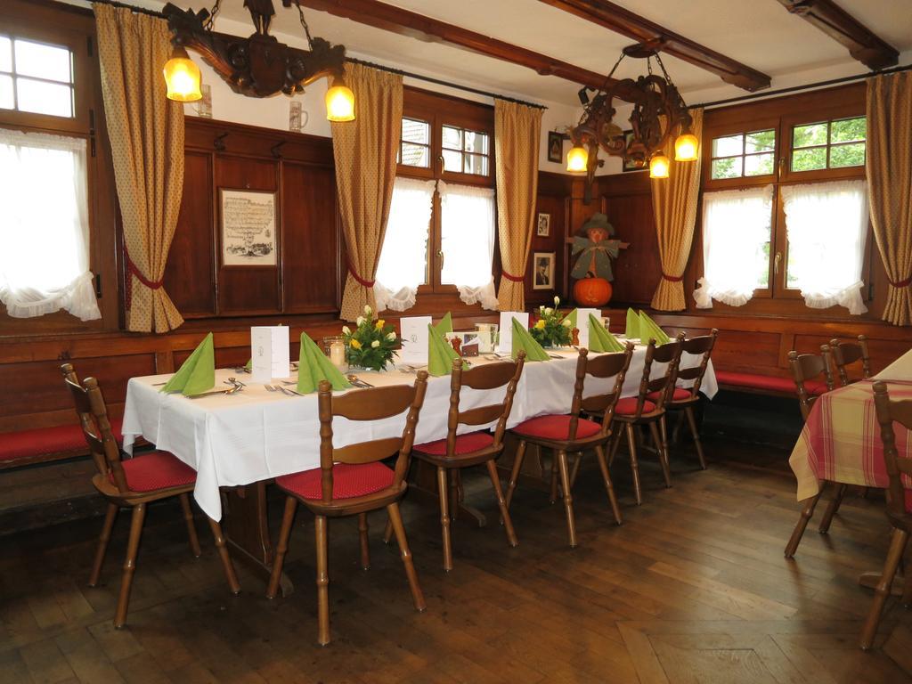 Wilhelmsdorf  Gasthof Zum Goldenen Kreuz מראה חיצוני תמונה
