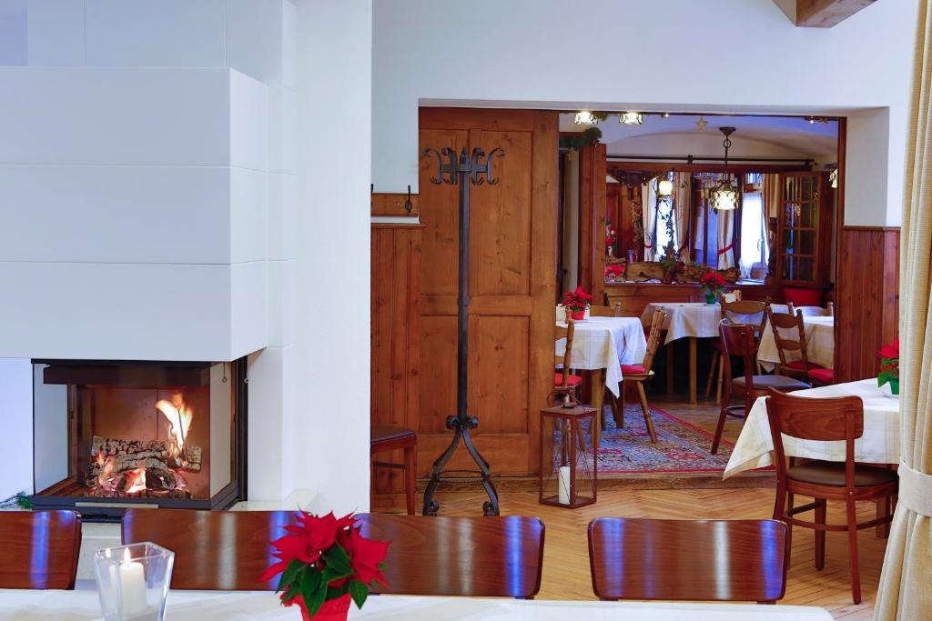 Wilhelmsdorf  Gasthof Zum Goldenen Kreuz מראה חיצוני תמונה