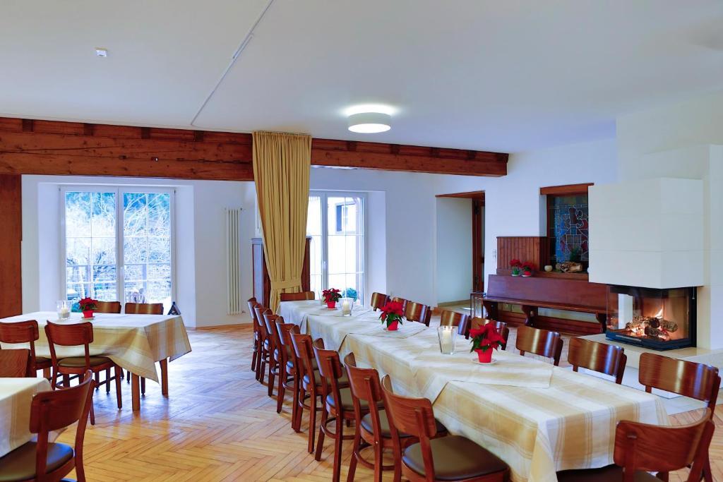 Wilhelmsdorf  Gasthof Zum Goldenen Kreuz מראה חיצוני תמונה