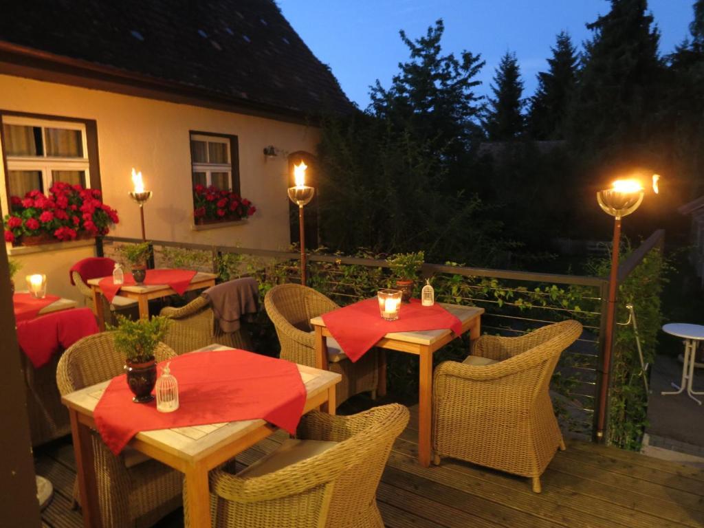 Wilhelmsdorf  Gasthof Zum Goldenen Kreuz מראה חיצוני תמונה
